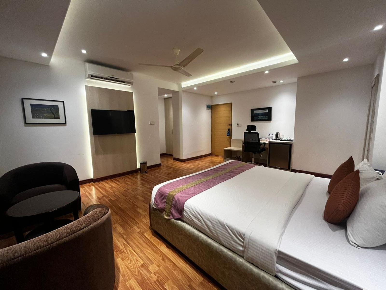 Royal Raj Hotel Rajshahi Esterno foto