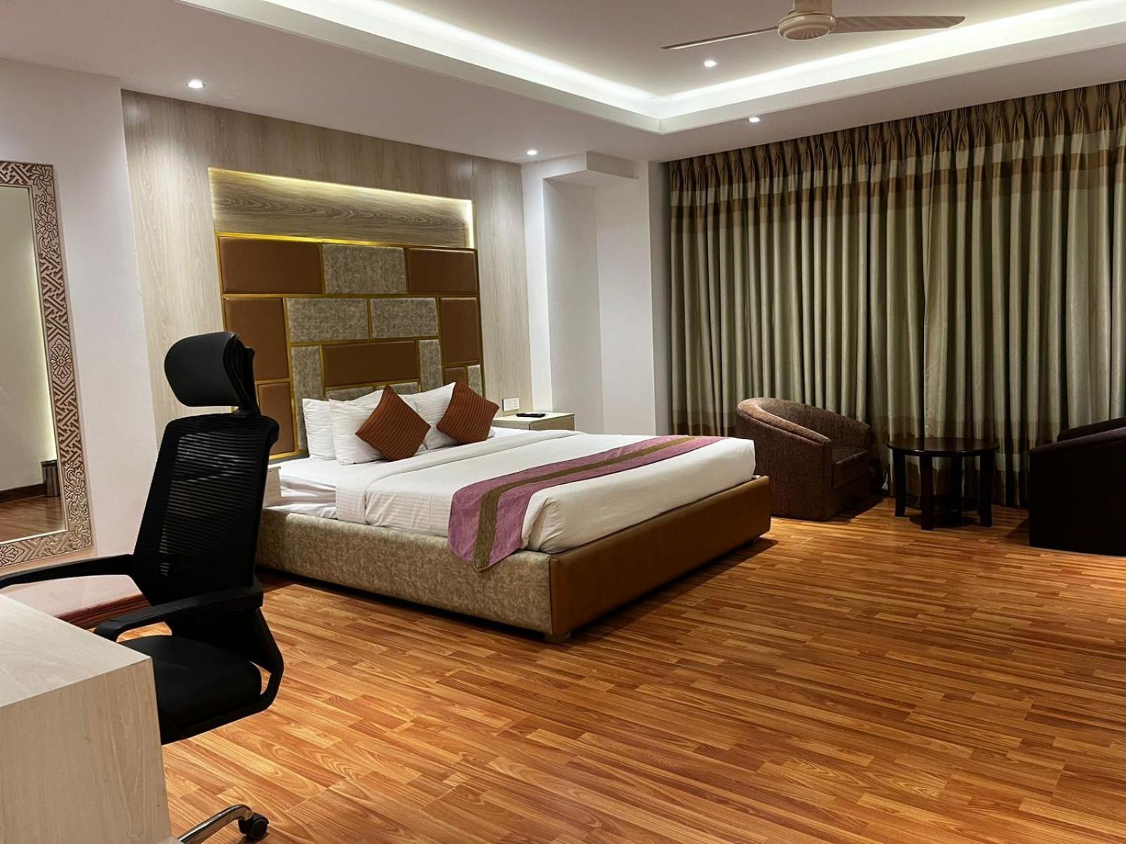 Royal Raj Hotel Rajshahi Esterno foto