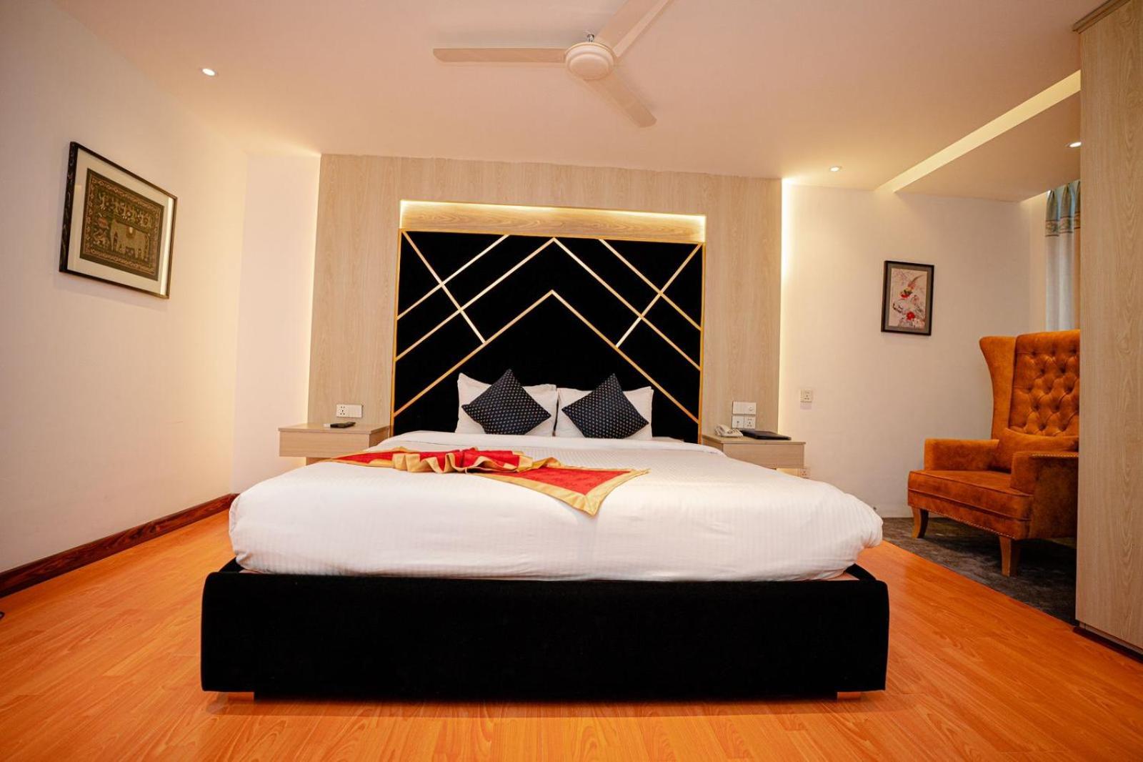 Royal Raj Hotel Rajshahi Esterno foto