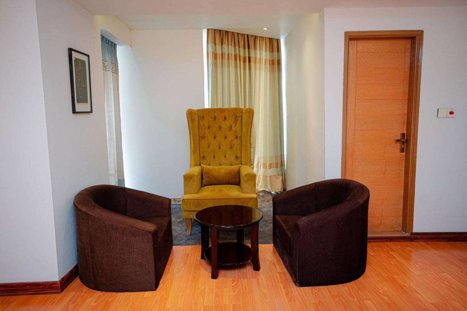 Royal Raj Hotel Rajshahi Esterno foto