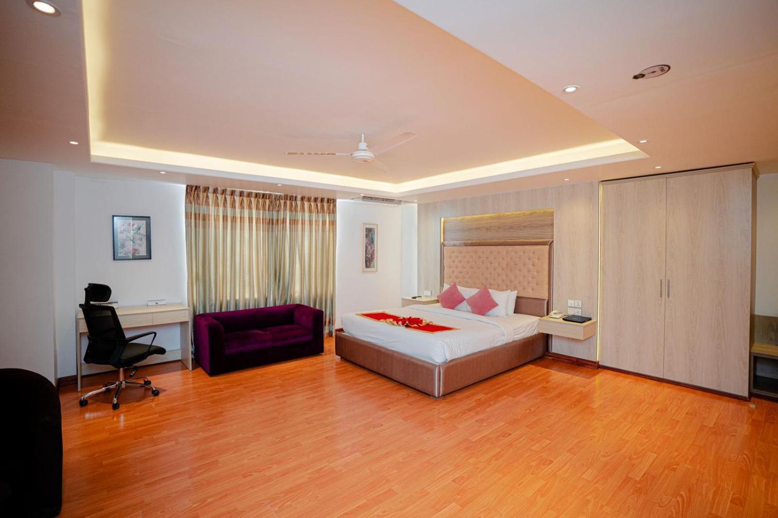 Royal Raj Hotel Rajshahi Esterno foto