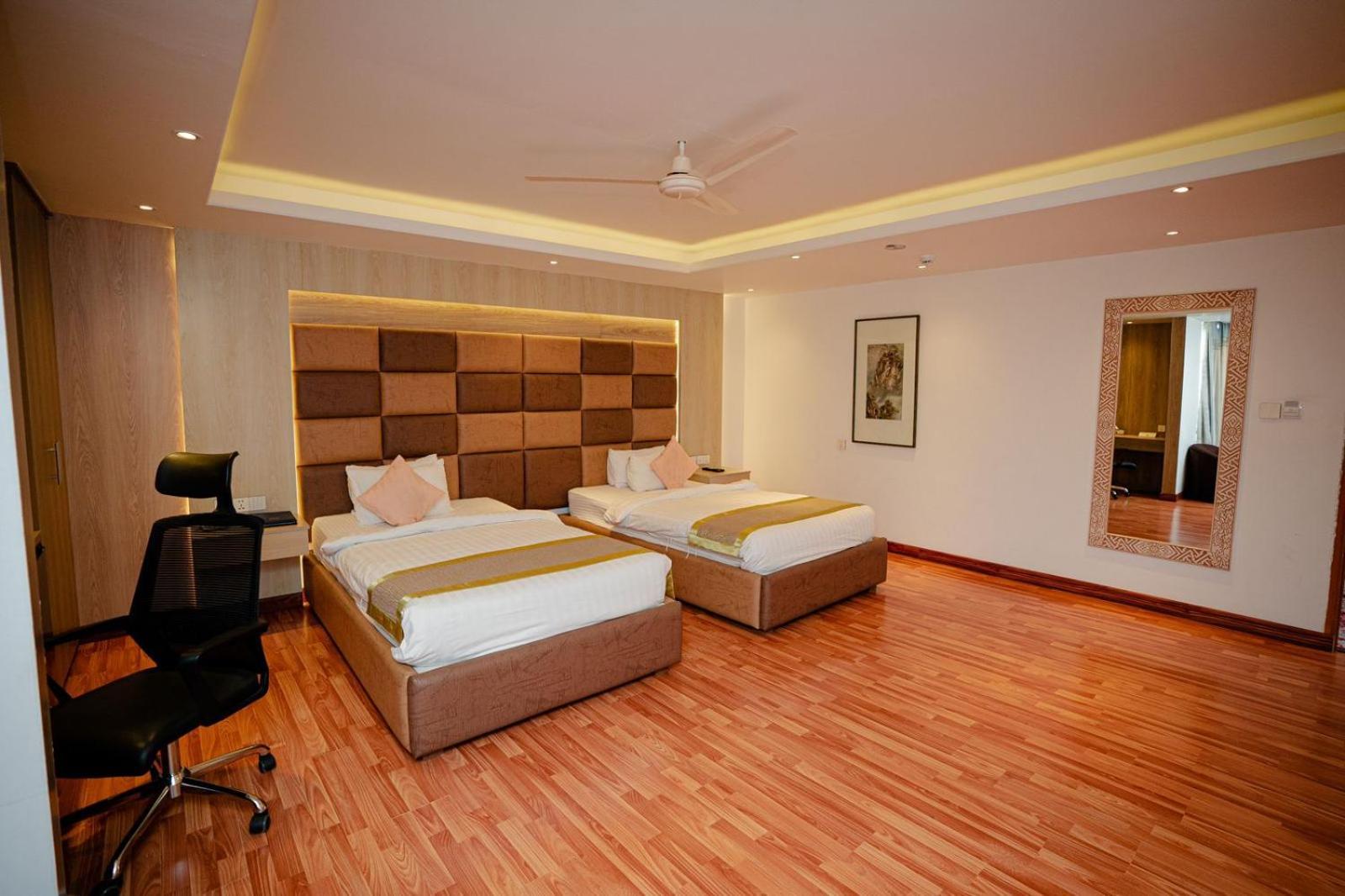 Royal Raj Hotel Rajshahi Esterno foto