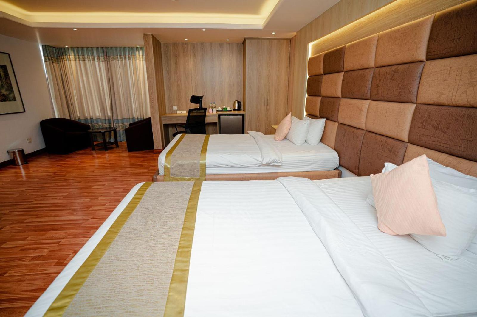 Royal Raj Hotel Rajshahi Esterno foto
