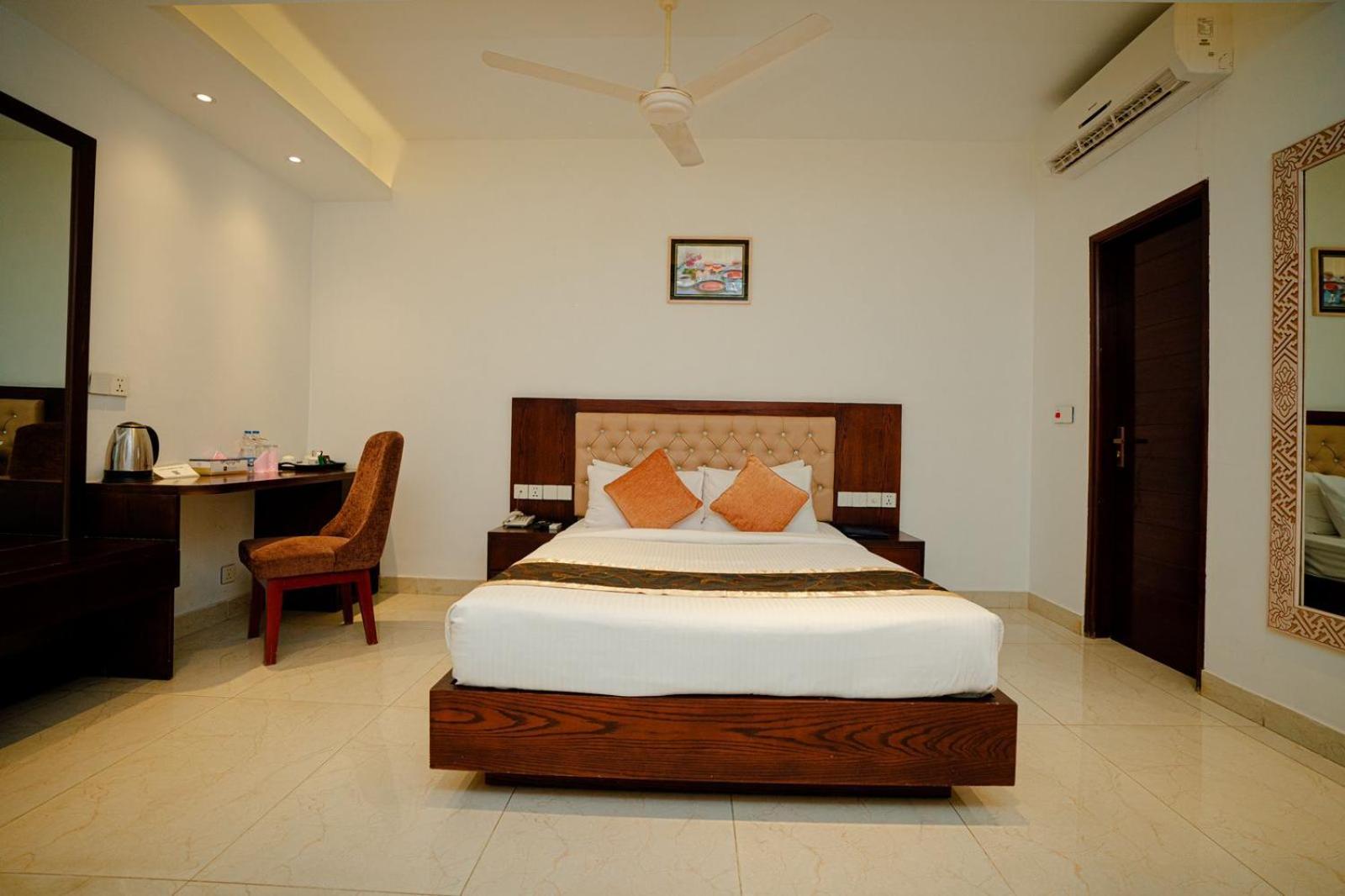 Royal Raj Hotel Rajshahi Esterno foto